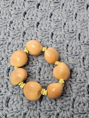 Kukui Nut Green Dyed Shell Stretchy Bracelet 6 inches Unstretched